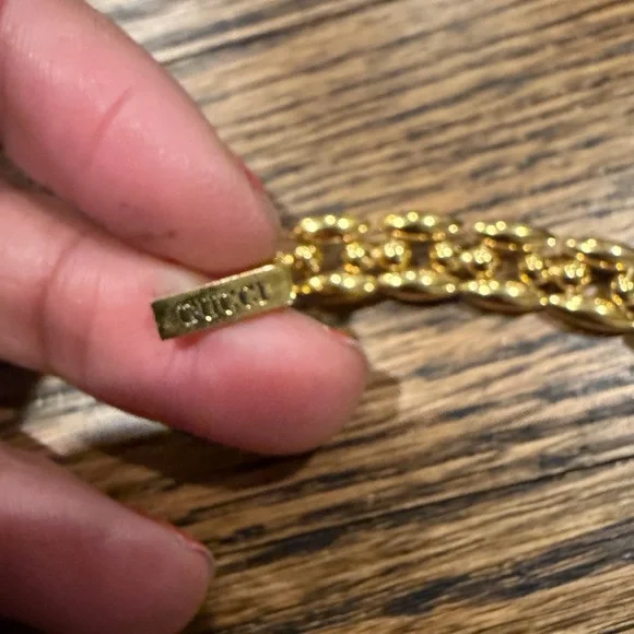 Gucci Vintage Gold Tone Link Bracelet Watch with Multiple Bezels - Picture 5 of 6